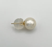 14k Gold Pearl stud earrings